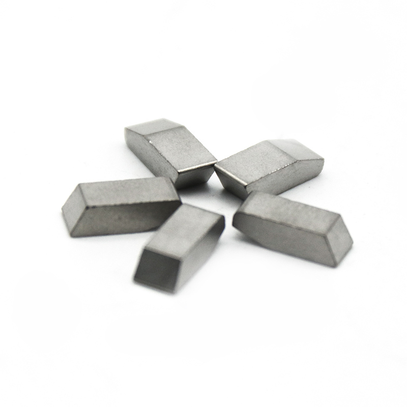 Tungsten carbide saw tip